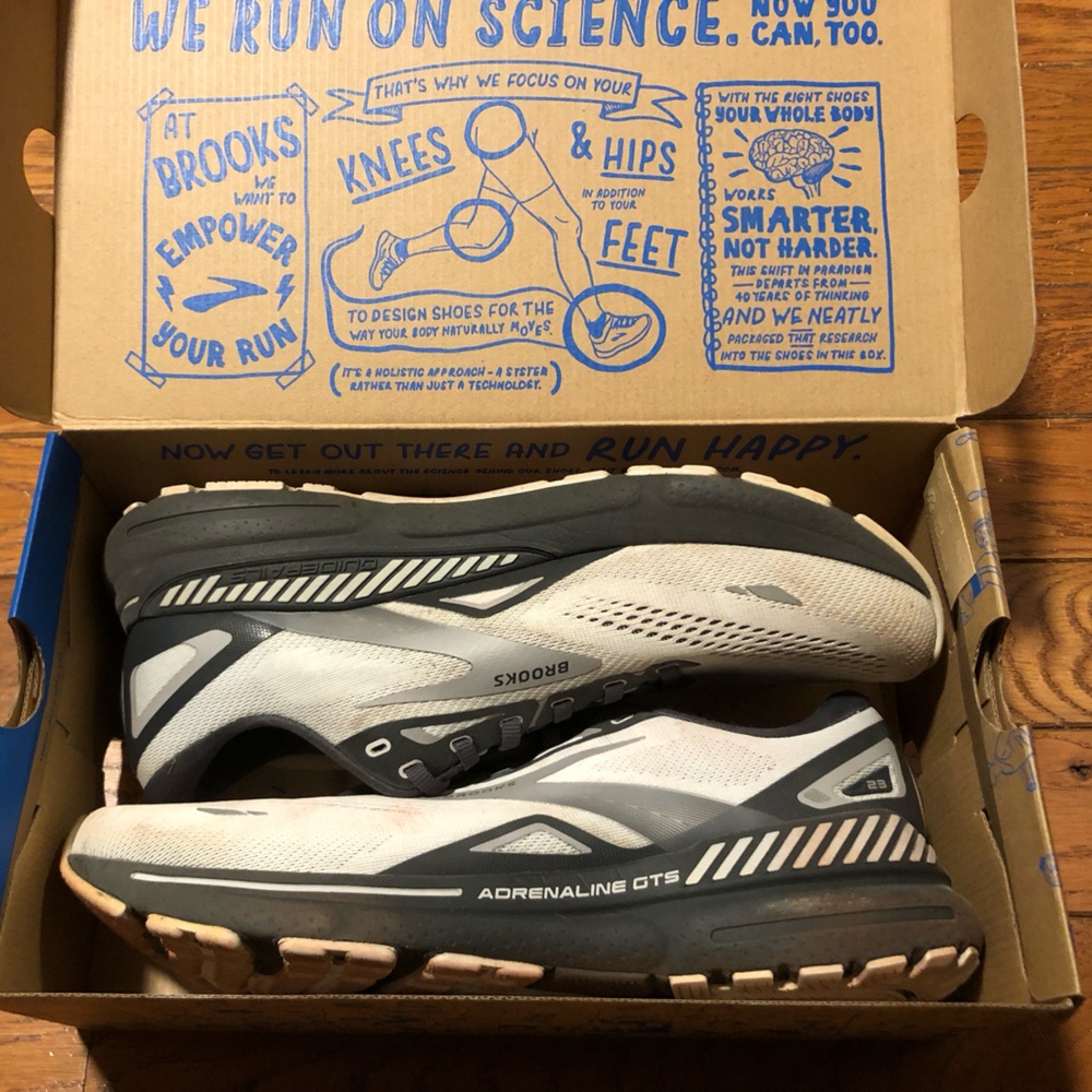 Like New Brooks Adrenaline GTS 23 Men's Shoes - Oyster/Ebony/Alloy